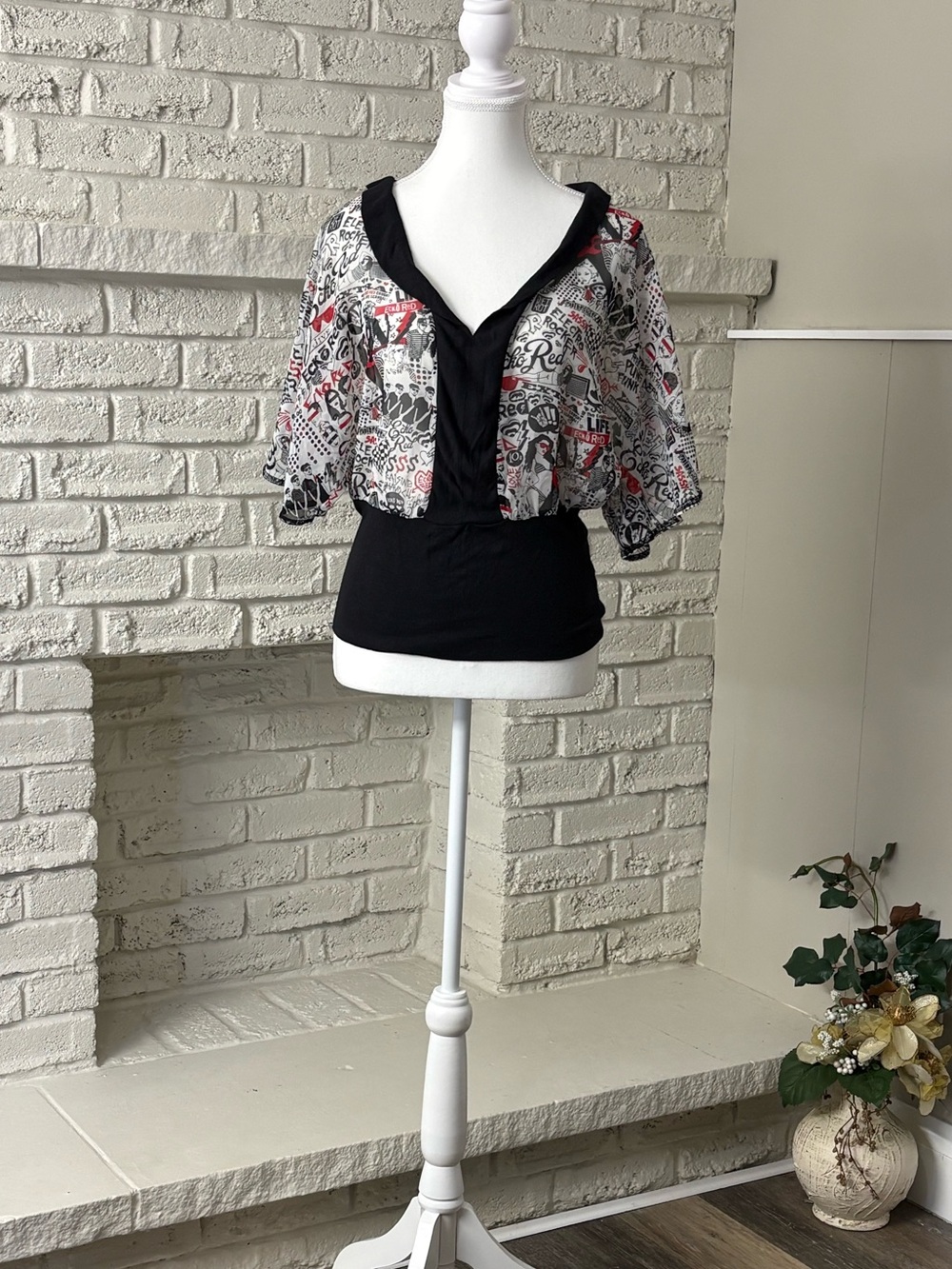 Ecko Red Vintage Y2K Graphic Print Flutter Sleeve Blouse Top Size Small